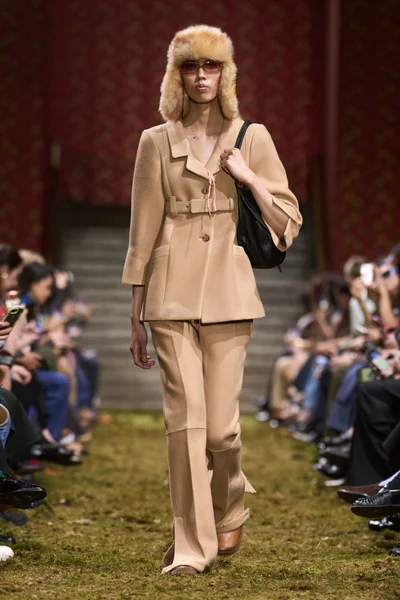 Look 2